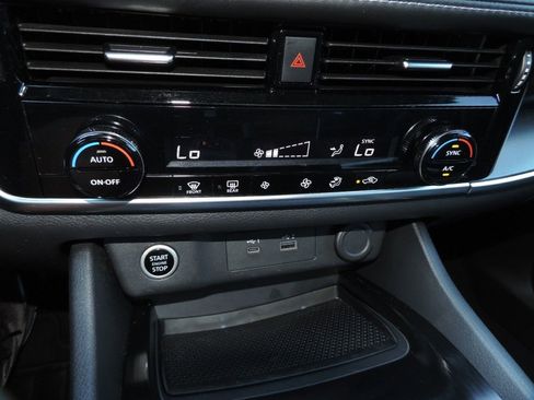 Used 2023 Nissan Rogue SV FWD image 23