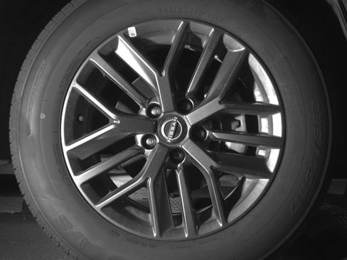 Used 2023 Nissan Rogue S image 13