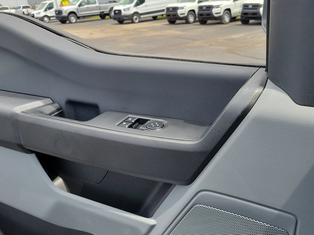 New 2026 Ford F550 4x4 Regular Cab Super Duty image 32