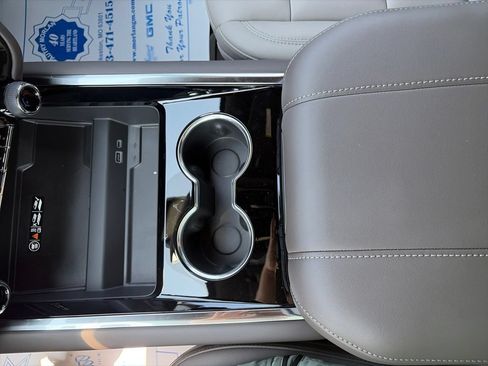 New 2026 Chevrolet Suburban LT w/ Comfort Package AWD/4WD image 24