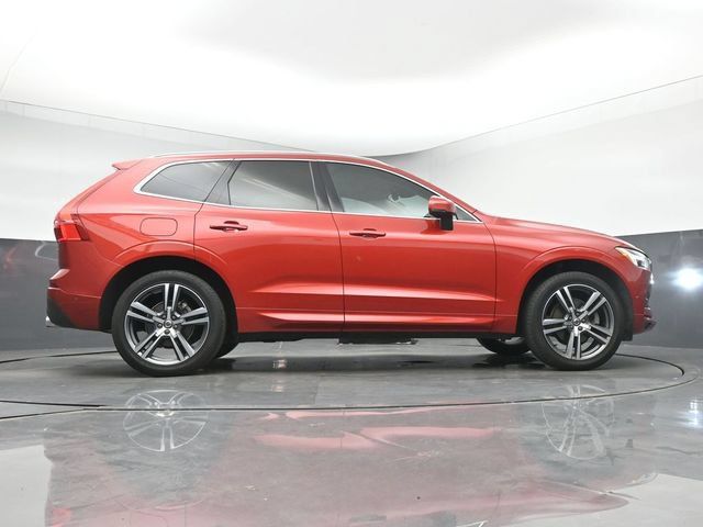 Used 2019 Volvo XC60 T5 Momentum w/ Multimedia Package FWD image 17