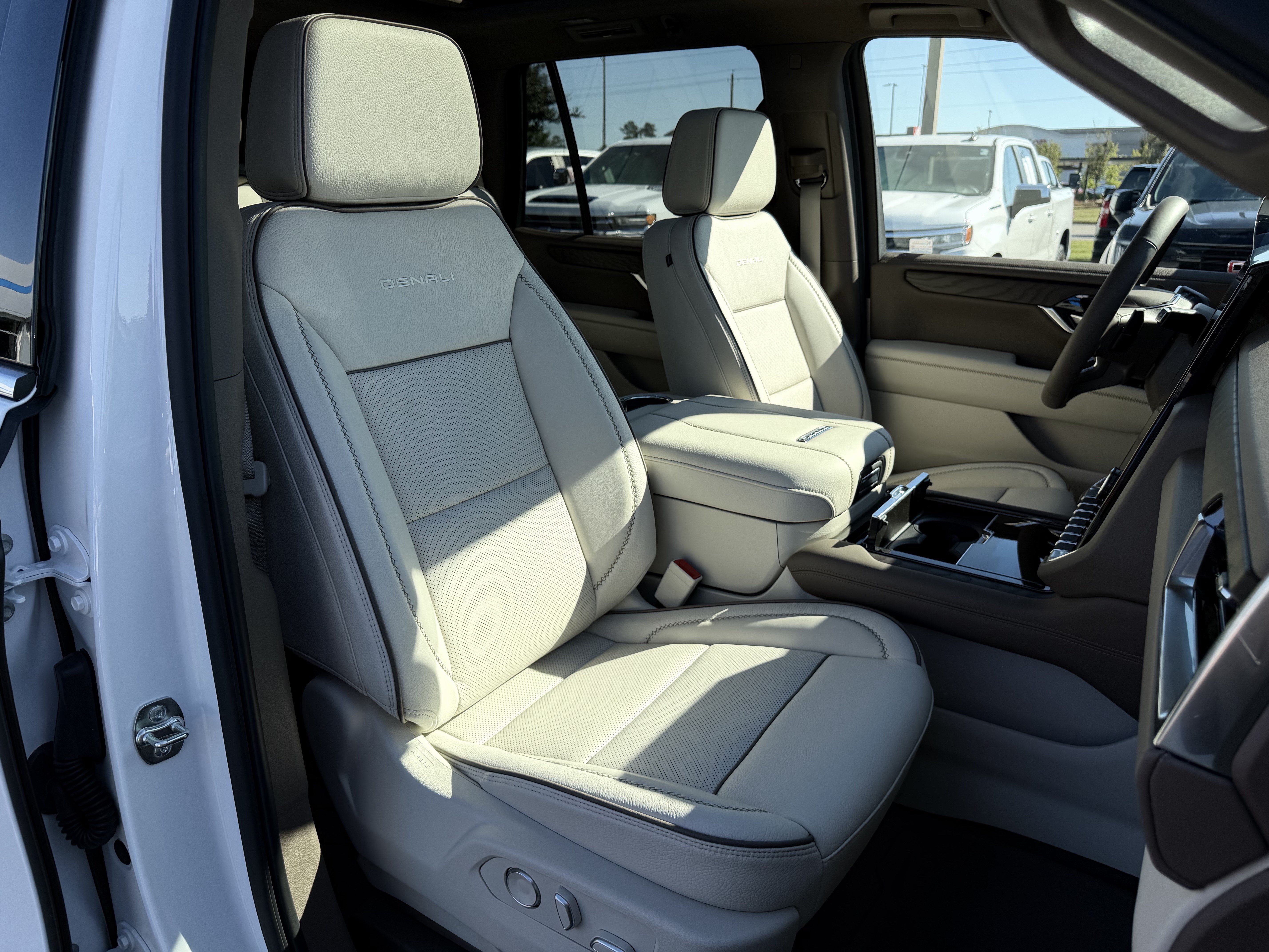 Used 2026 GMC Yukon Denali w/ Sun & Power Step Package RWD image 37