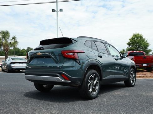 Used 2025 Chevrolet Trax LT FWD image 6