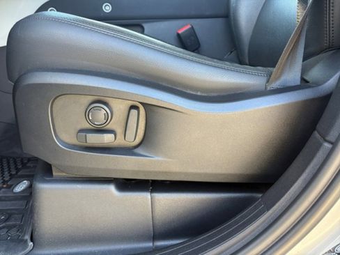 Used 2023 Land Rover Defender 110 S image 13