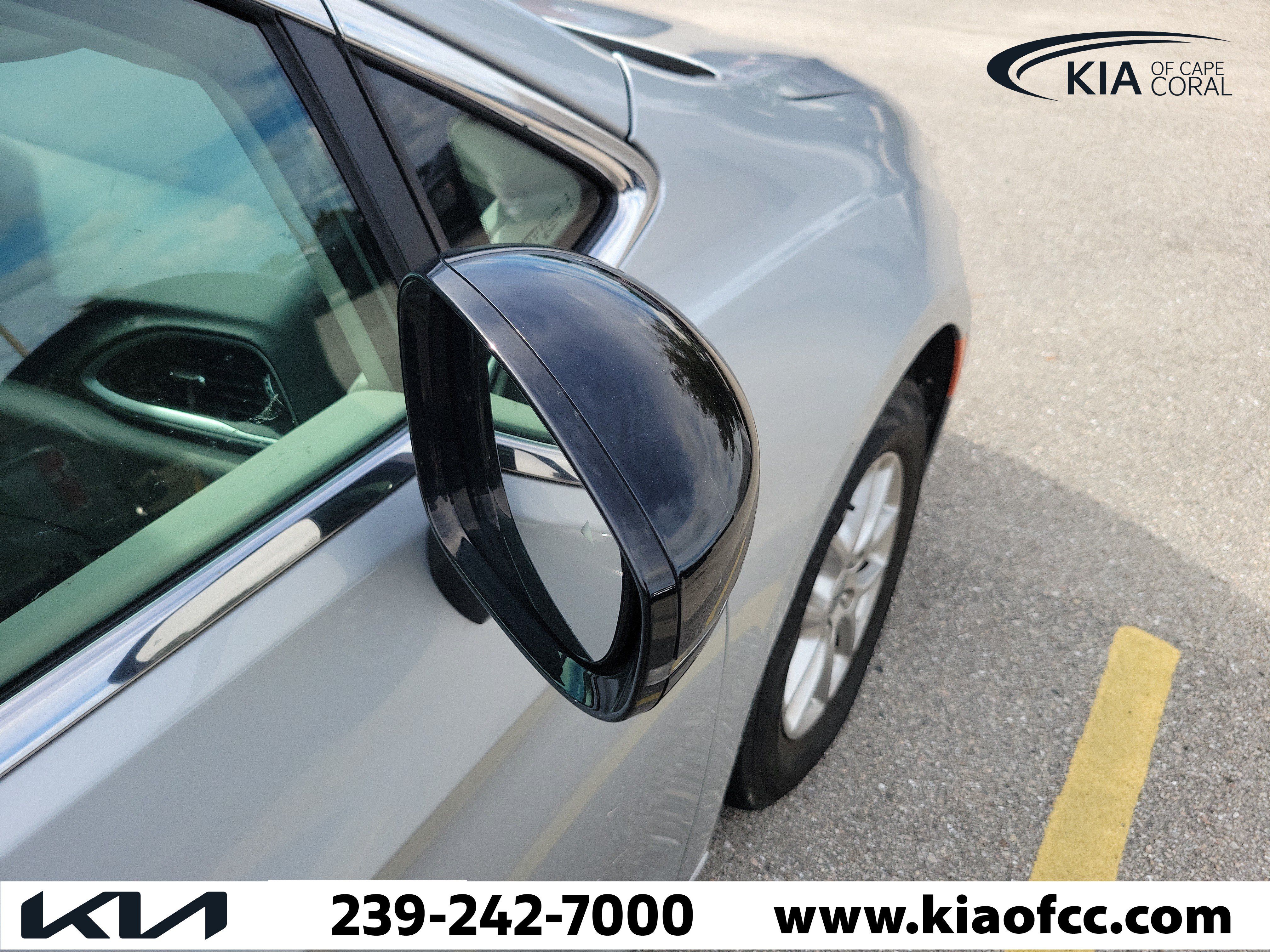Used 2024 Chrysler Pacifica Touring-L FWD image 9