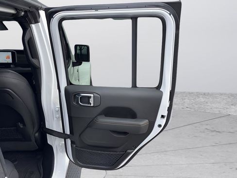 New 2026 Jeep Wrangler Unlimited Sahara AWD/4WD image 36