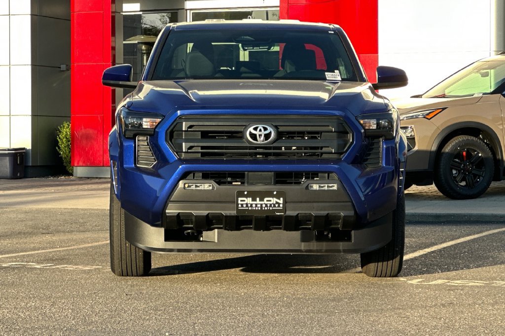 Used 2025 Toyota Tacoma SR5 AWD/4WD image 12