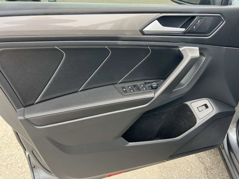 Certified 2022 Volkswagen Tiguan SE image 6