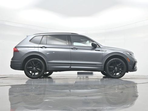 Used 2022 Volkswagen Tiguan SE R-Line AWD/4WD image 34