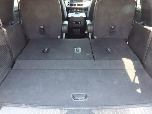 Used 2023 Chevrolet Tahoe Premier AWD/4WD image 15