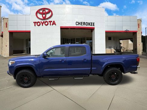 Used 2022 Toyota Tacoma SR5 AWD/4WD image 8