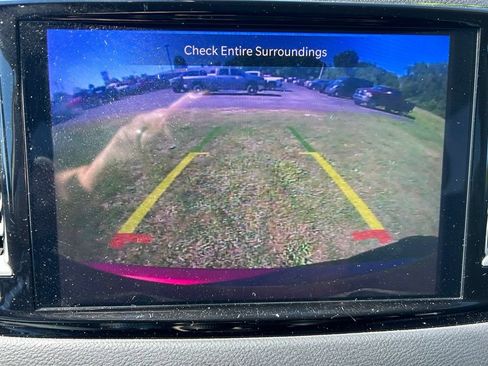 Used 2023 Chrysler Pacifica Touring-L FWD image 23