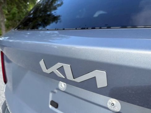 Used 2023 Kia Sorento LX FWD image 12