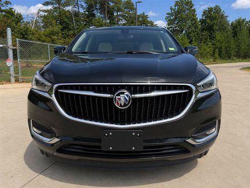 Used 2019 Buick Enclave Essence FWD image 2