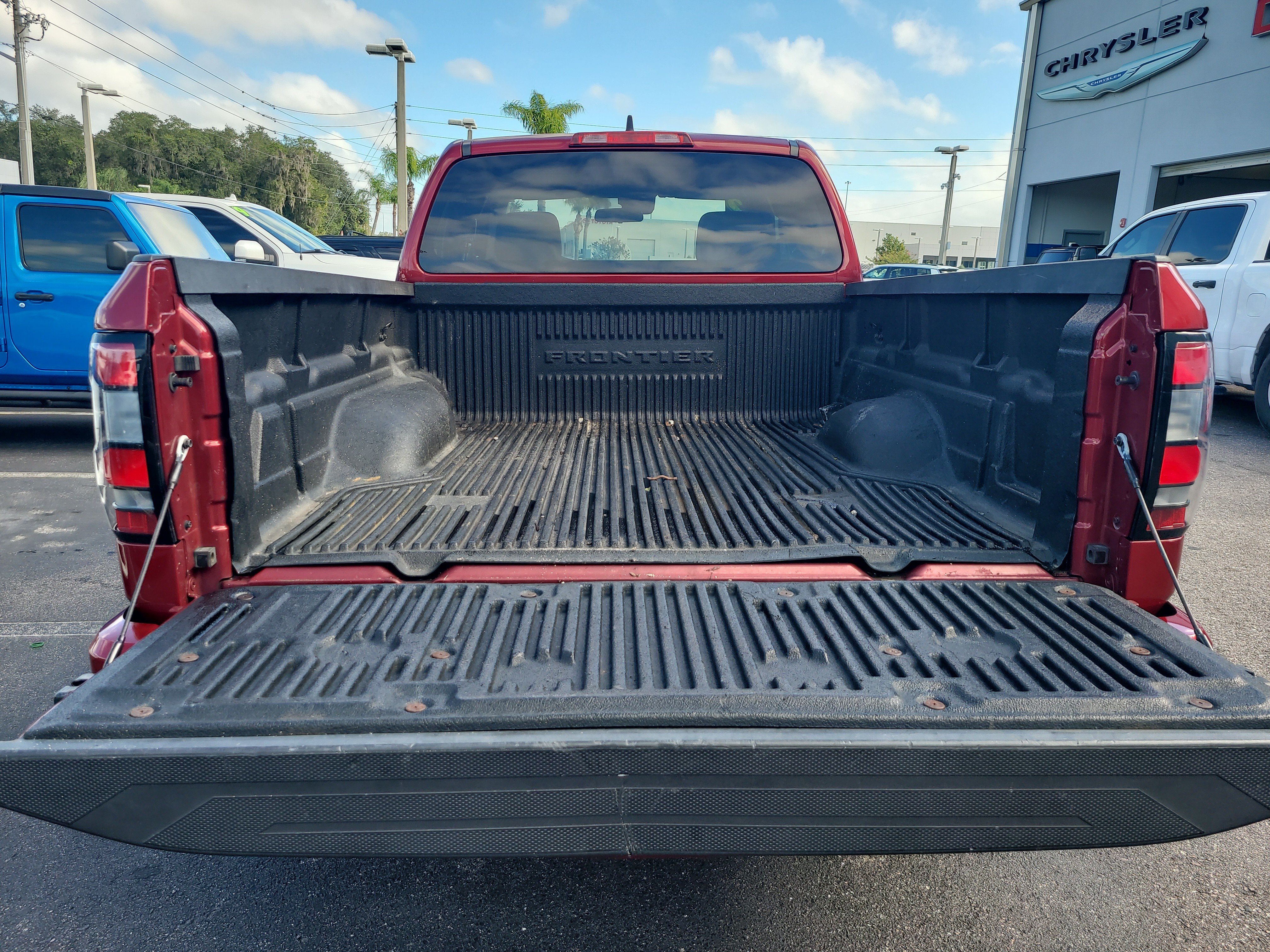 Used 2022 Nissan Frontier SV w/ Technology Package RWD image 8