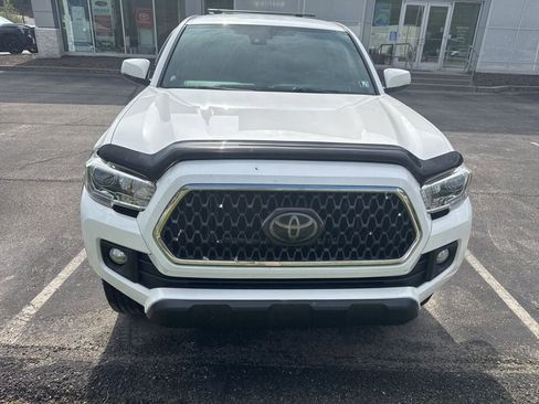 Used 2018 Toyota Tacoma TRD Off-Road AWD/4WD image 1