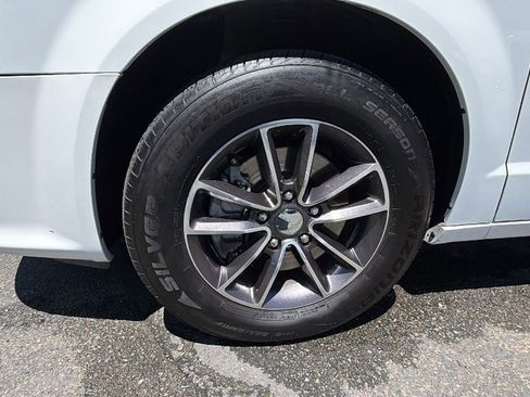 Used 2017 Dodge Grand Caravan SXT FWD image 10