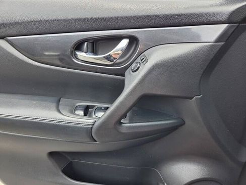Used 2019 Nissan Rogue SV FWD image 16