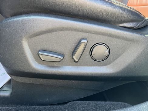 Used 2019 Ford Explorer XLT w/ Equipment Group 202A AWD/4WD image 20