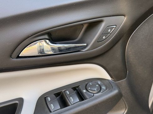Used 2023 Chevrolet Equinox LS w/ LS Convenience Package image 10