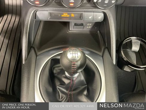 Used 2018 MAZDA MX-5 Miata Club RWD image 28
