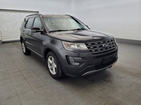 Used 2016 Ford Explorer XLT w/ Equipment Group 202A AWD/4WD image 13