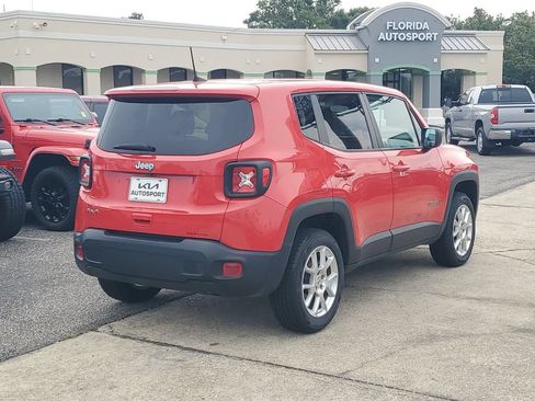 Used 2023 Jeep Renegade Latitude AWD/4WD image 4