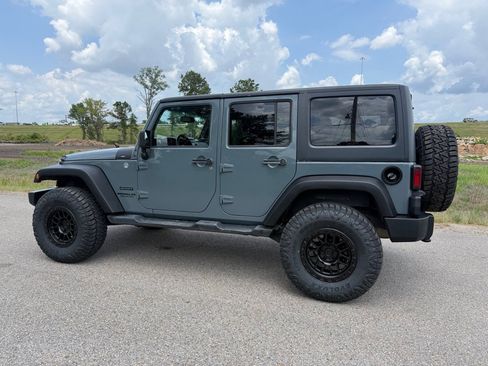 Used 2014 Jeep Wrangler Unlimited Sport w/ Quick Order Package 24S AWD/4WD image 2