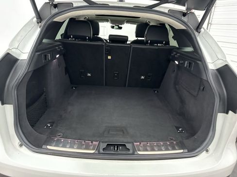 Used 2020 Jaguar F-PACE Premium image 24