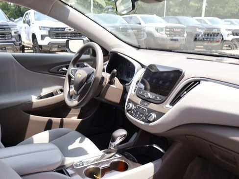 Certified 2025 Chevrolet Malibu LT FWD image 32