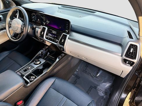 Used 2022 Kia Sorento SX Prestige w/ Panoramic Sunroof Package image 13