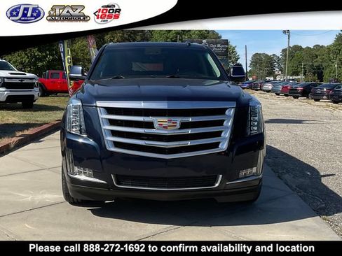 Used 2019 Cadillac Escalade Luxury RWD image 2