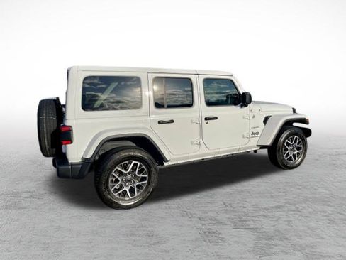 Used 2024 Jeep Wrangler Sahara image 7