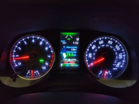 Used 2019 Toyota RAV4 XLE FWD image 23
