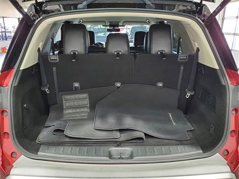 Used 2023 Nissan Pathfinder SL w/ Black Appearance Package image 16