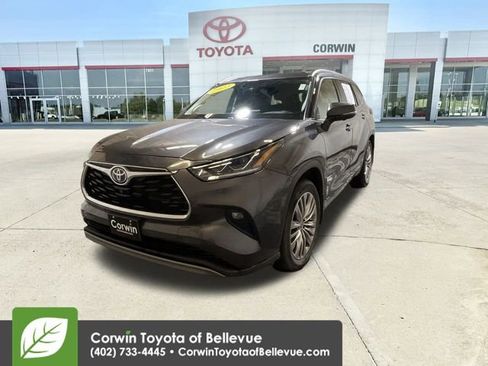 Used 2023 Toyota Highlander Platinum image 4