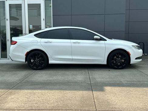 Used 2015 Chrysler 200 S w/ Sun/Sound Group FWD image 2