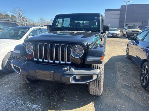 Used 2020 Jeep Gladiator Overland image 4