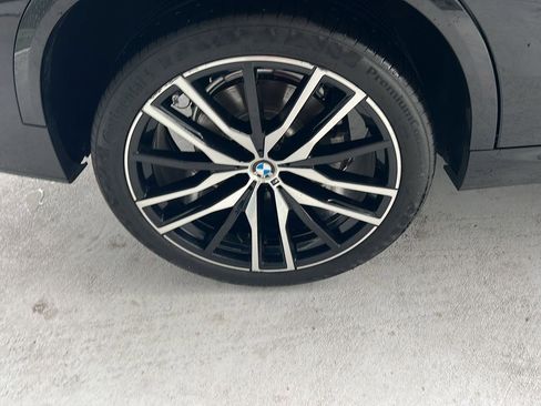 Certified 2022 BMW X5 xDrive40i w/ M Sport Package image 40