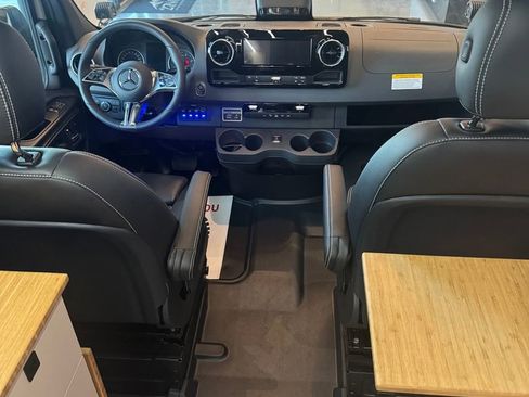 Used 2025 Mercedes-Benz Sprinter 2500 image 11