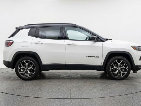 Used 2025 Jeep Compass Limited AWD/4WD image 11