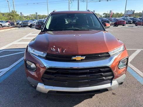 Used 2021 Chevrolet TrailBlazer LT w/ Convenience Package FWD image 2