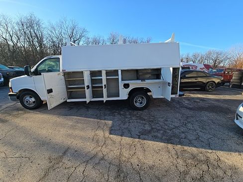 Used 2012 GMC Savana 3500 image 18