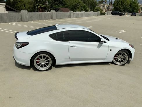 Used 2016 Hyundai Genesis Coupe 3.8 RWD image 11