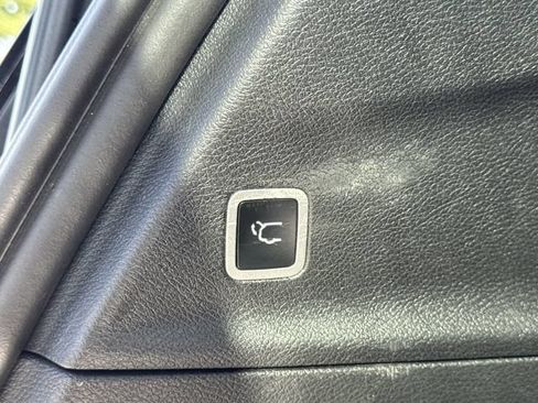 Used 2025 Chrysler Pacifica Limited FWD image 34