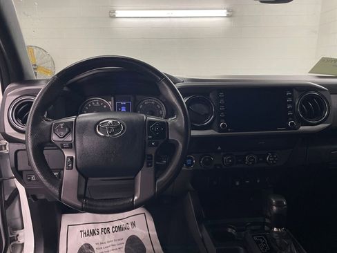 Used 2020 Toyota Tacoma TRD Off-Road image 6