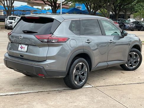 Used 2025 Nissan Rogue SV image 5