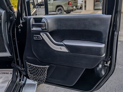 Used 2014 Jeep Wrangler Sahara w/ Connectivity Group AWD/4WD image 22
