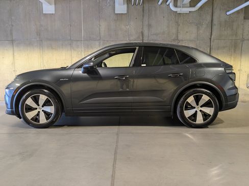 Certified 2025 Porsche Macan Electric image 2