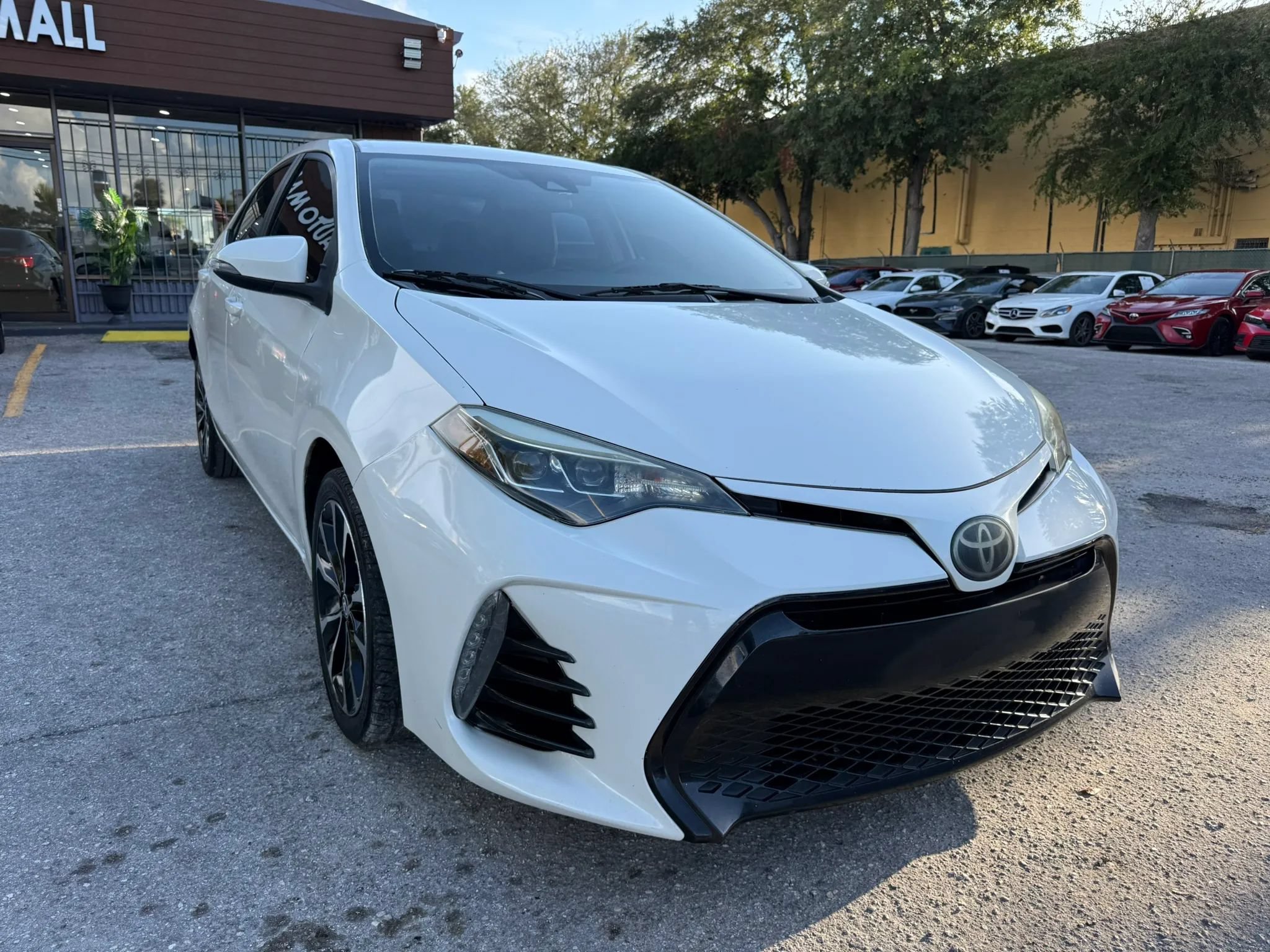 Used 2018 Toyota Corolla SE FWD image 3